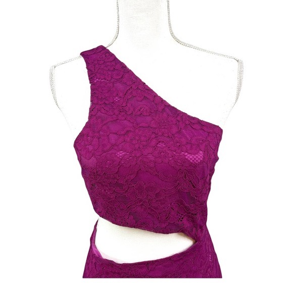 NBD x Naven‎ Elina One Shoulder Waist Cut Out Lace Mini Dress in Magenta - Picture 4 of 10
